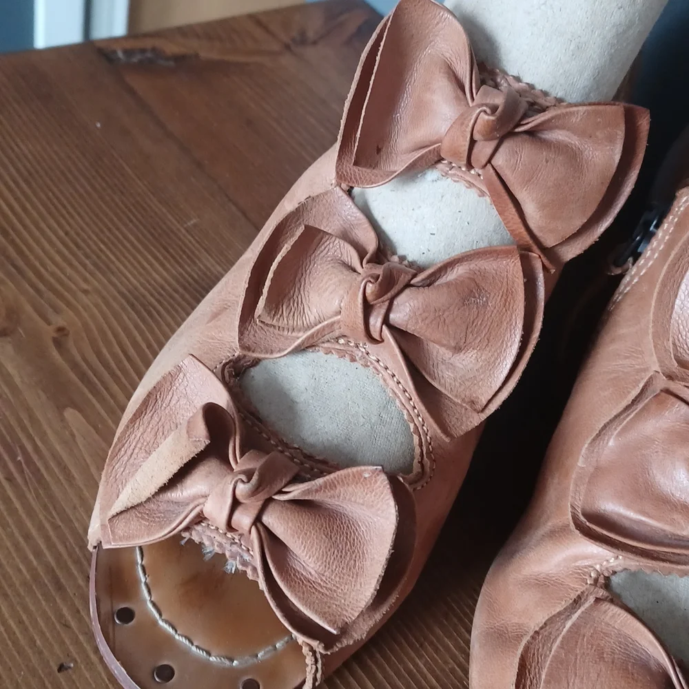 Latigo leather sandals